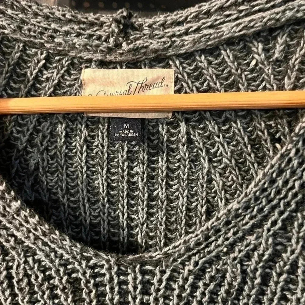 Universal Thread Sweater - Medium - Picture 4 of 5